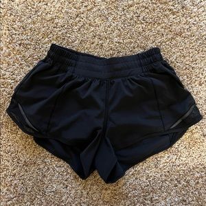 LuluLemon - Hotty Hot Low-rise Short 2.5”